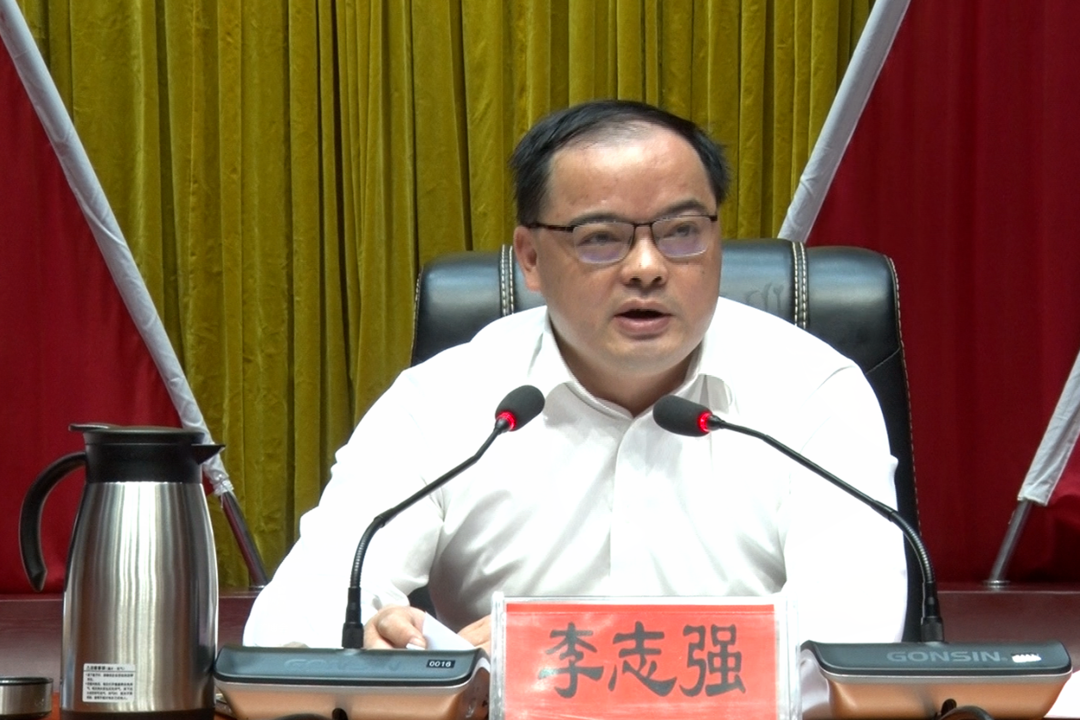 平南鎮(zhèn)書記李志強，勵志之光引領自信之路