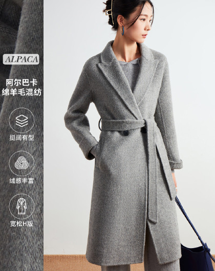 阿爾巴卡大衣最新時(shí)尚版本，小巷深處的時(shí)尚秘境探索
